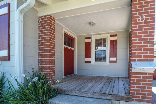Building Photo - Davis Shores 3/2 Single Family Home