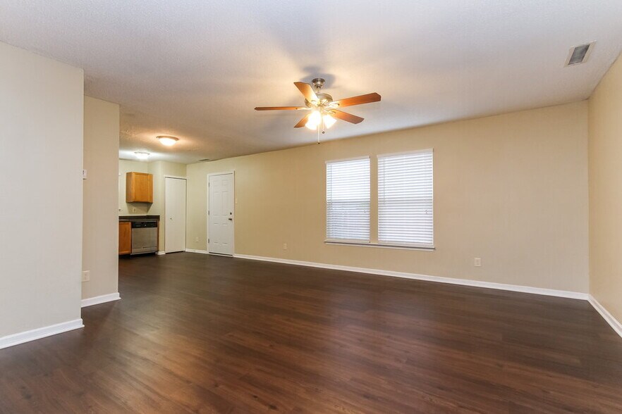 Building Photo - 6852 Youngberry Dr