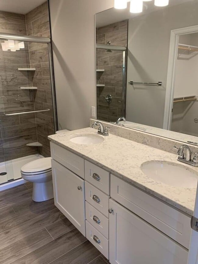 Building Photo - 3 Bed 2.5 Bath House, off Old Plank Rd