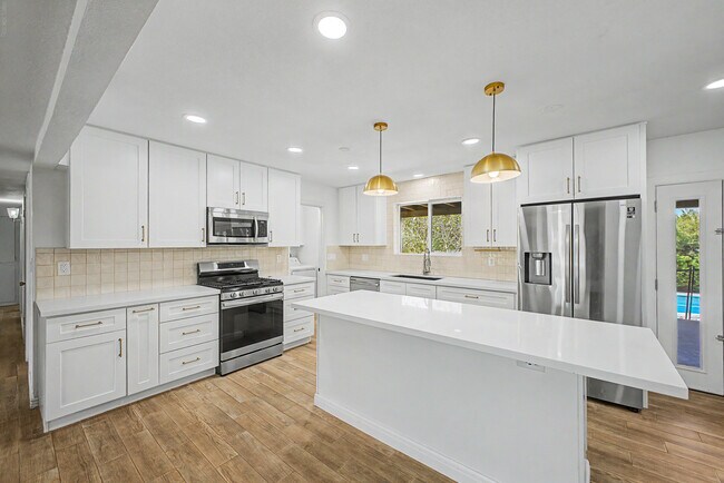 Building Photo - 3922 E Sahuaro Dr