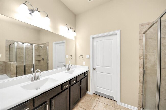 Building Photo - 2439 Dark Elm Dr