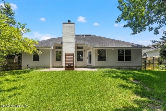 Building Photo - 1722 Branch Vine Dr W