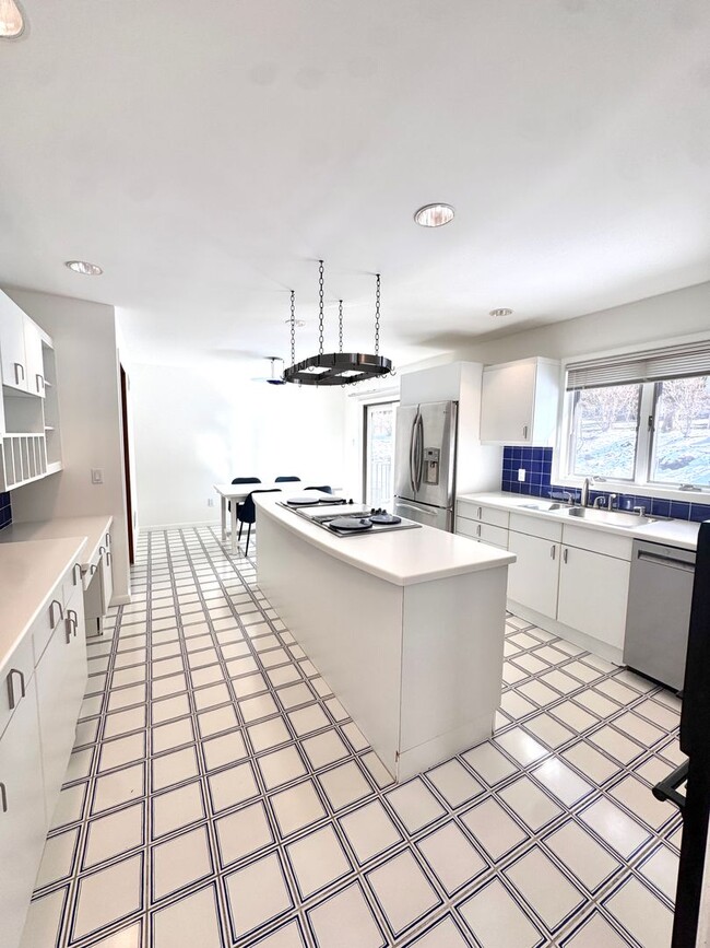 Building Photo - GRAND FIVE BEDROOM HOME