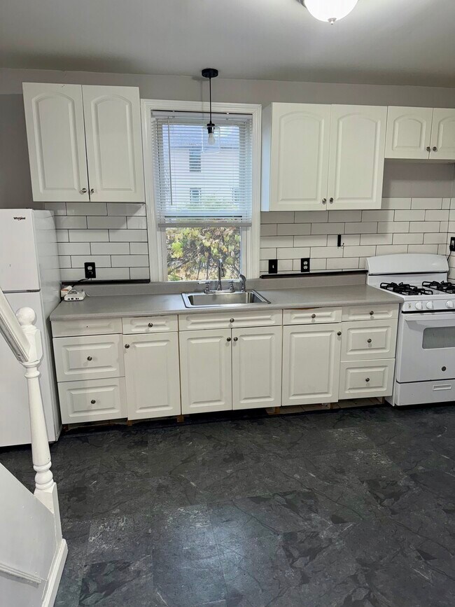 Building Photo - 74 Mt Pleasant St