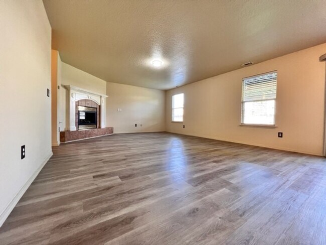 Building Photo - 4448 N Heritage Wds Wy