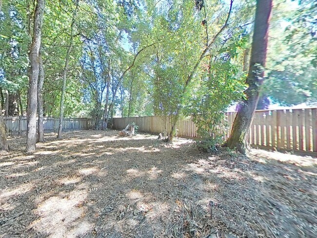 Building Photo - 3 Bedroom Duplex ~ Close to 9th Street ~ P...