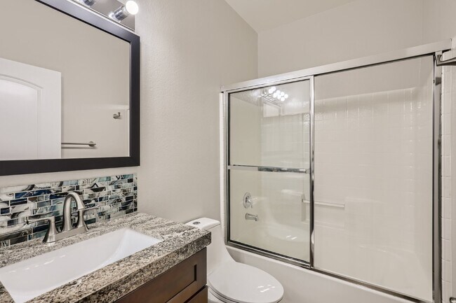 Building Photo - Discover this spacious and well-appointed 2-bedroom + office/den, 2-bath condo located in the hig...