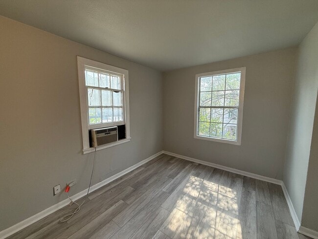 Building Photo - 3003 Venus St