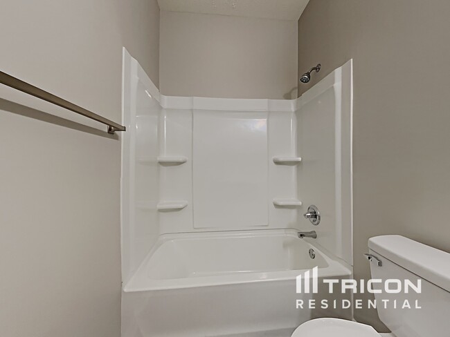 Building Photo - 675 Albermarle Dr