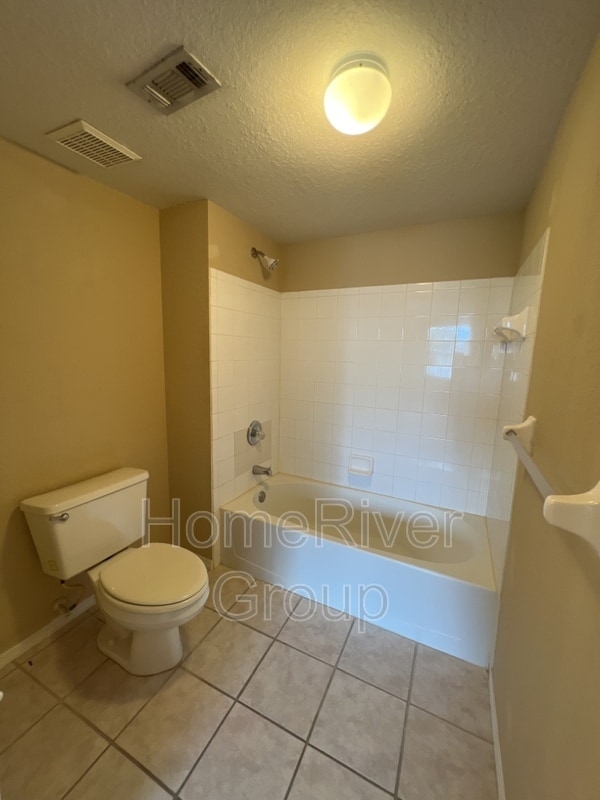 Building Photo - 13929 Fairway Island Dr