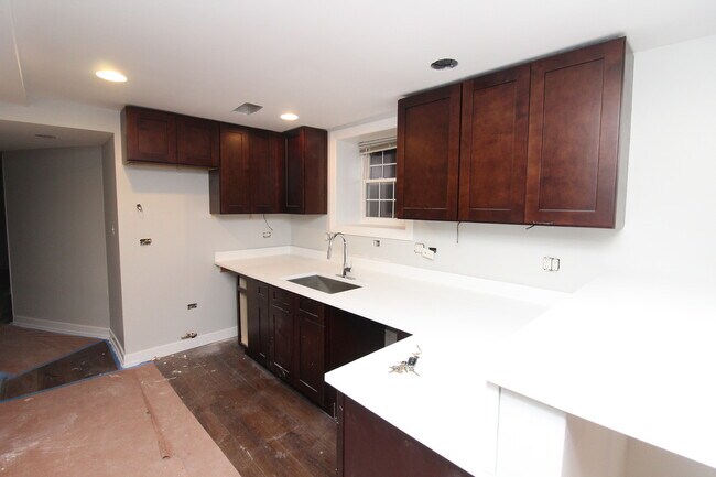 Building Photo - 1747 W Wallen Ave