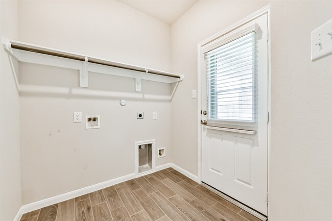 Building Photo - 6330 Lemon Balm Ln