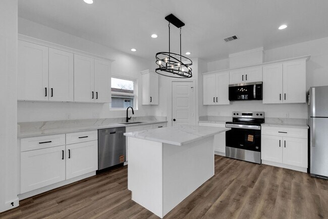 Building Photo - 106 Runnels St