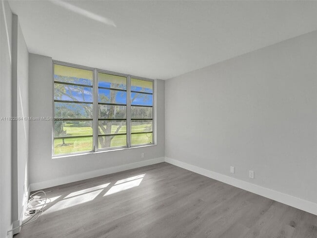 Building Photo - 3700 Oaks Clubhouse Dr