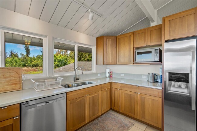 Building Photo - 18-505 Haleakala Hwy