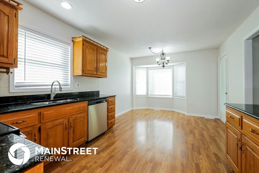 Building Photo - 1216 SW Huntington Rd