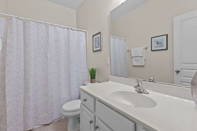 Building Photo - Spacious 3 story Townhome-Close to Downtown Raleigh- Renaissance Park-Available Now!