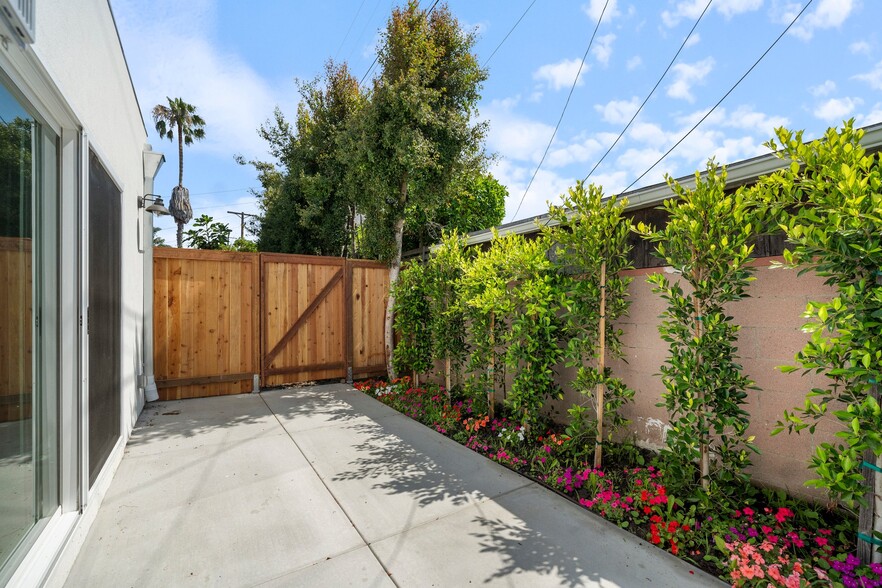 Building Photo - 5136 Hillcrest Dr