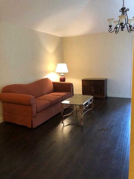 Sofa sleeper comfortable queen - 955 Registry Blvd