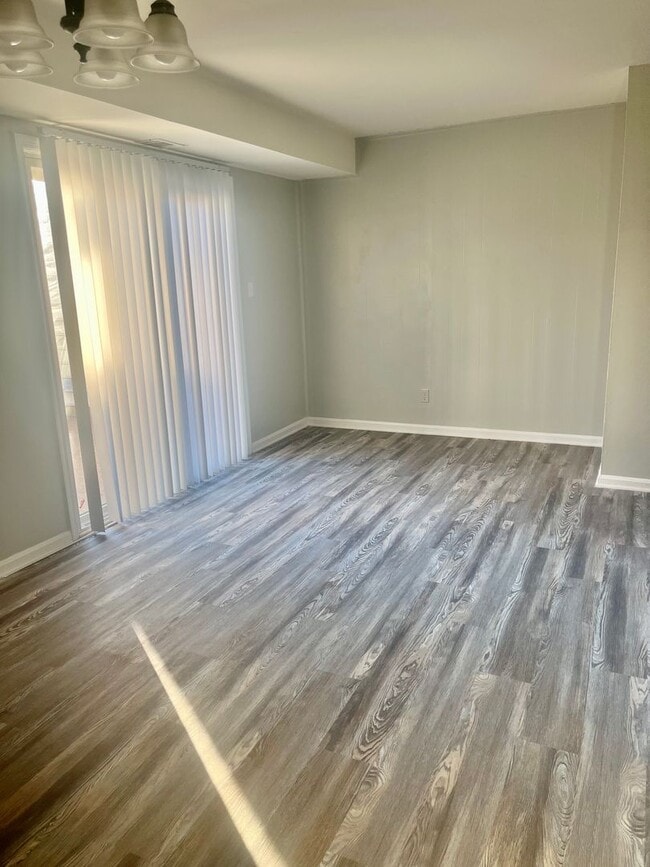 Building Photo - 3 Bedroom Townhouse Fredericksburg/Spotsylvania County