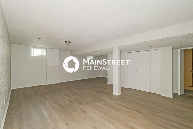 Building Photo - 3 Bedroom Pet-Friendly Home in Kansas City, MO with Main Street Renewal