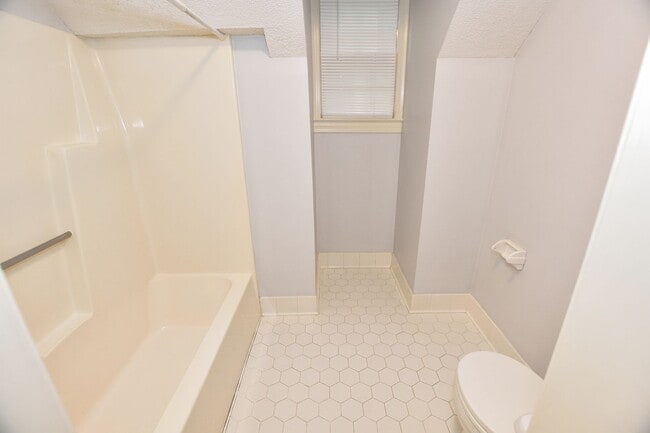 Building Photo - 1048 Ridgemeadow Ln