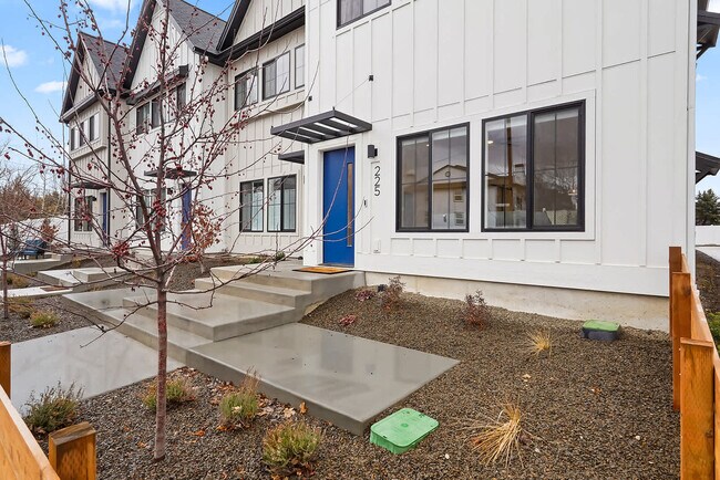 Building Photo - 225 W Highland St