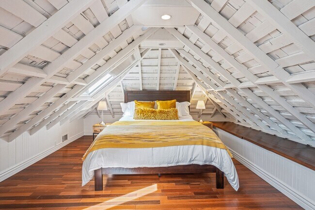 Building Photo - 38 19th Ave