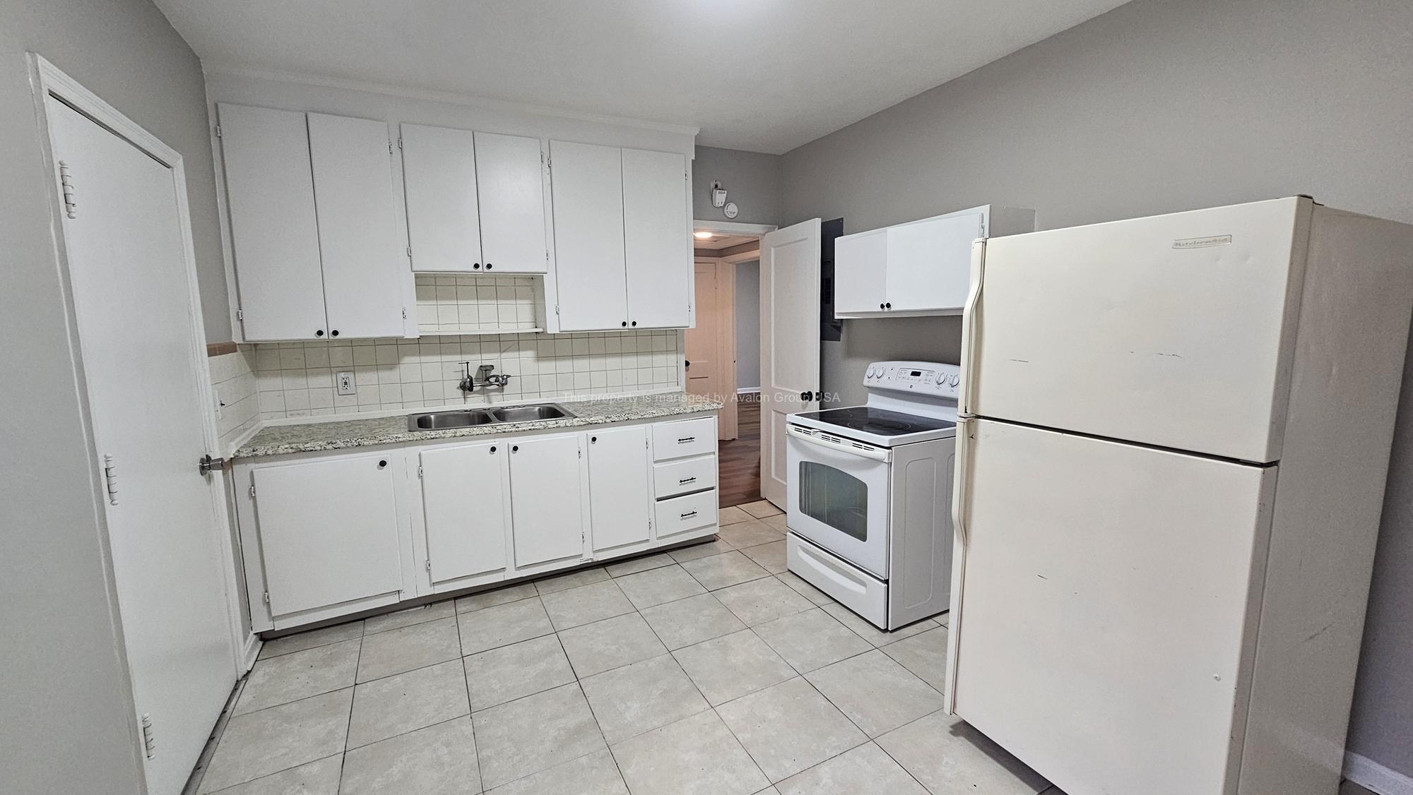 Building Photo - 1341 Hollyhock Cir E