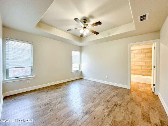Building Photo - 1108 N Gardner Ave