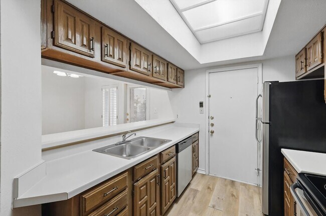 Building Photo - 3105 San Jacinto St