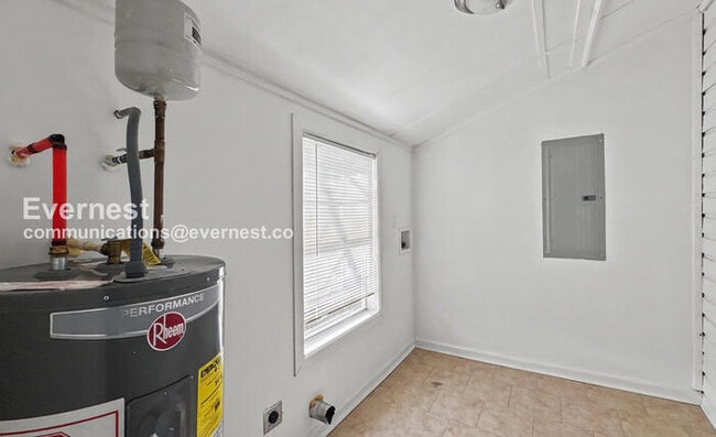 Building Photo - 1231 13th Ave N