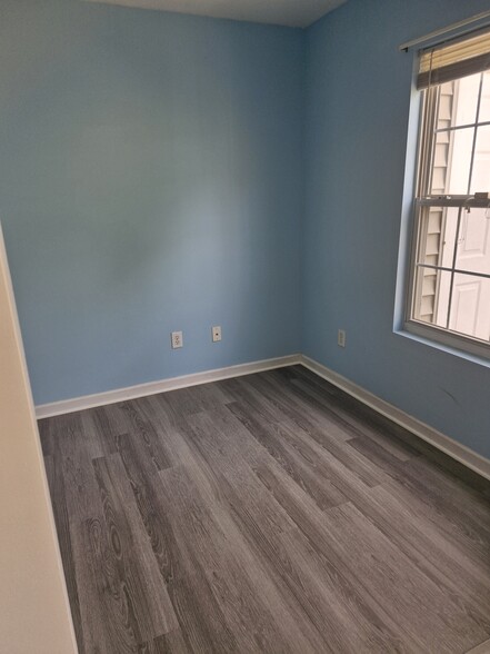 Building Photo - 102 Milford Ter