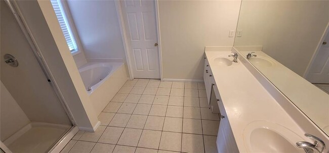 Building Photo - 2960 Barimore Pl