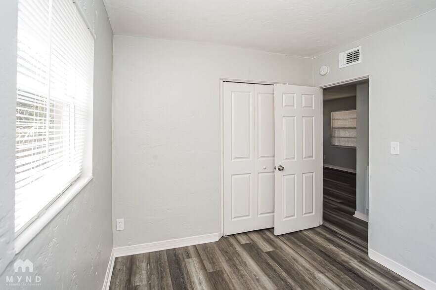 Building Photo - 1826 45th St S