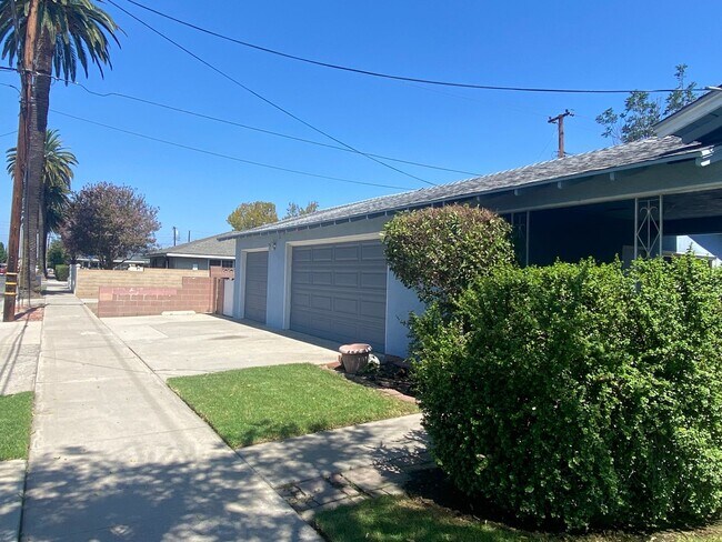 Building Photo - Home for Rent near Orange Circle