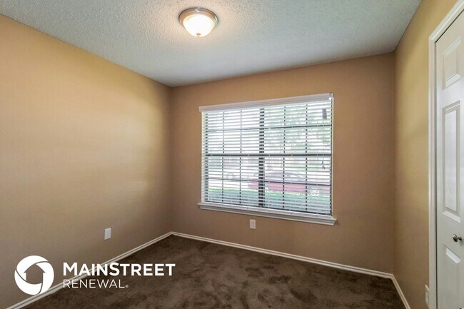 Building Photo - 934 Sanders Dr