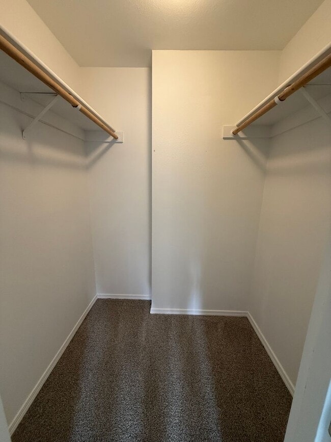 Building Photo - 3 Bed/2 Bath Single Level Home with Fenced Backyard