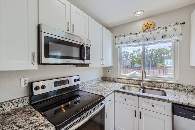 Building Photo - 2632 Prescott Cir W