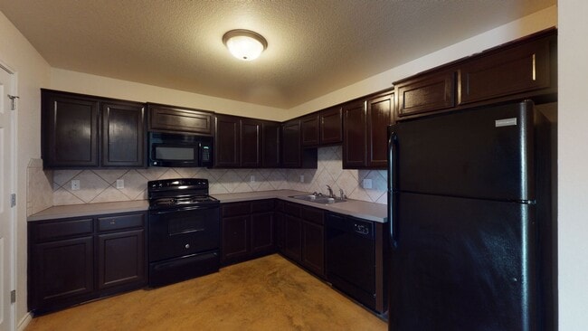 Building Photo - 2 WEEKS FREE !!!! GORGEOUS DUPLEX IN COPPE...