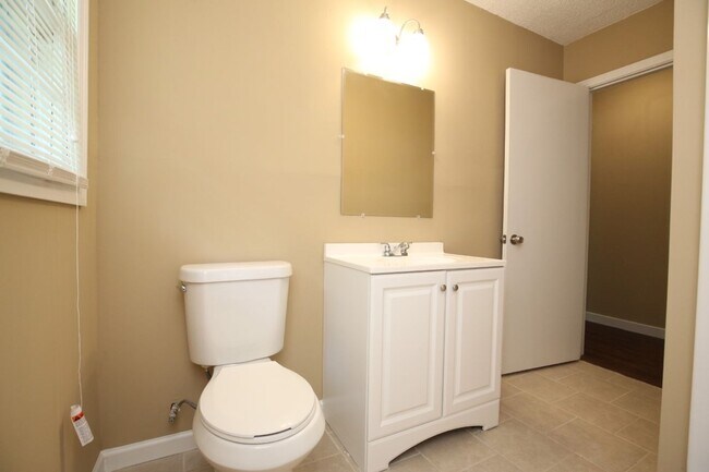 Building Photo - You’ll Love the Layout & Luxury Touches in...