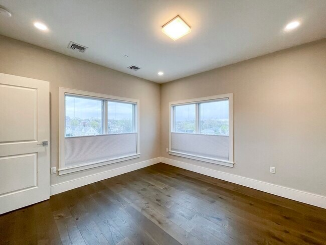 Building Photo - 214 Market St