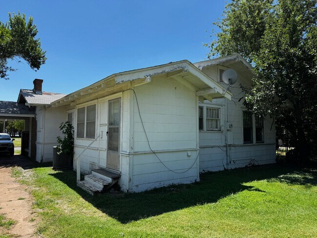 Building Photo - 1710 Monroe St