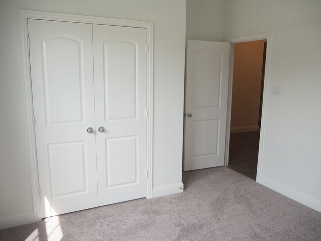 Building Photo - 2201 Yellowhammer Rd