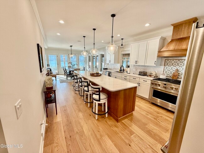 Building Photo - 16 Newton St