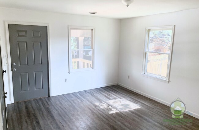 Building Photo - 205 Blackwood St