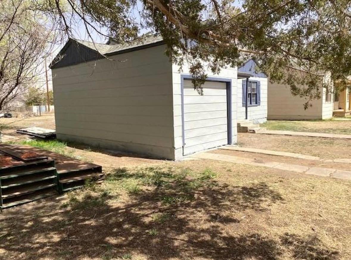 attached garage with electricity - 738 W Grover St