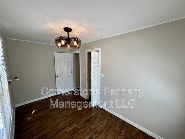 Building Photo - 706 Locust St