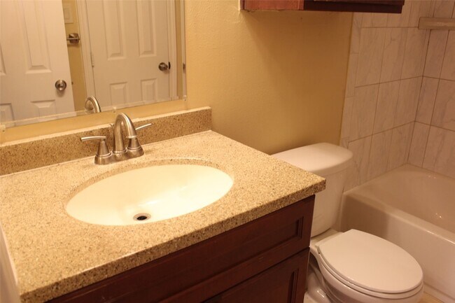 Building Photo - 16111 Aspenglenn Dr