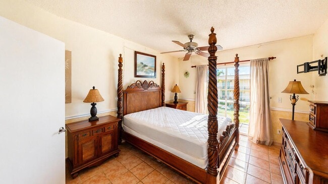 Building Photo - 1300 Seaway Dr